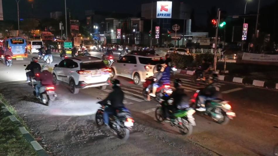 Pantura-Cirebon-masih-mendidih-oleh-arus-balik-Lebaran-2026.jpg