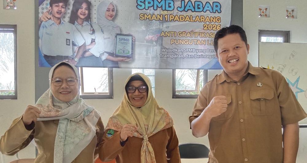 Para-guru-di-SMAN-1-Padalarang.jpg