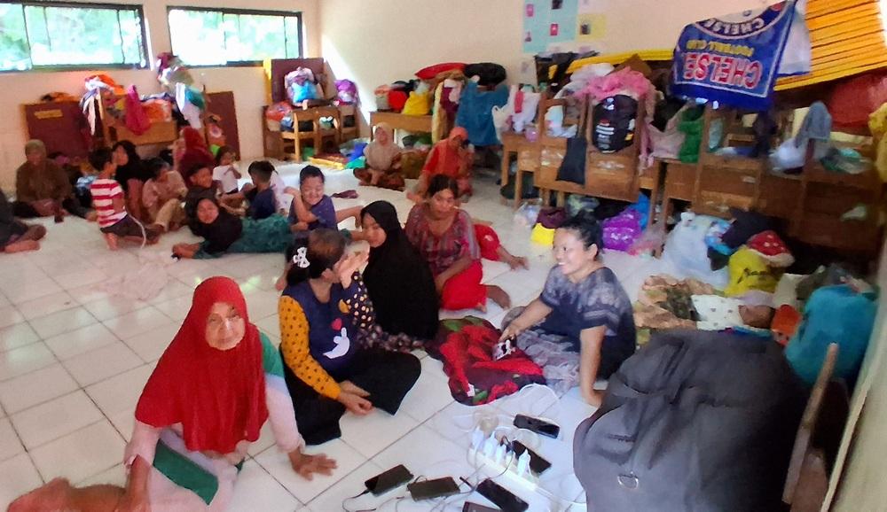 Para-korban-banjir-bandang-di-Kedusunan-Kawunglu.jpg