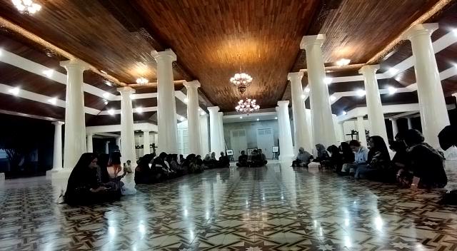 Para-nasabah-BPR-KR-yasinan-di-Pendopo-Indramayu-Kamis-1342023-malam.jpg