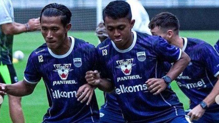 Para-pemain-Persib-Bandung-Henhen-Herdiana-dan-Febri-Hariyad.jpg