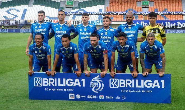 Para-pemain-Persib-Bandung-berpose-sebelum-laga-melawan-Persija-Jakarta-Jumat-932024.jpg