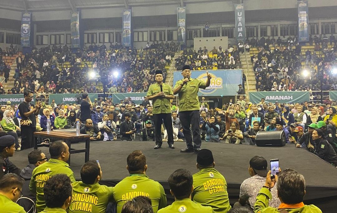 Pasangan-Farhan-Erwin-saat-bersilaturahmi-dengan-pengurus-RT-RW-kader-posyandu.jpg