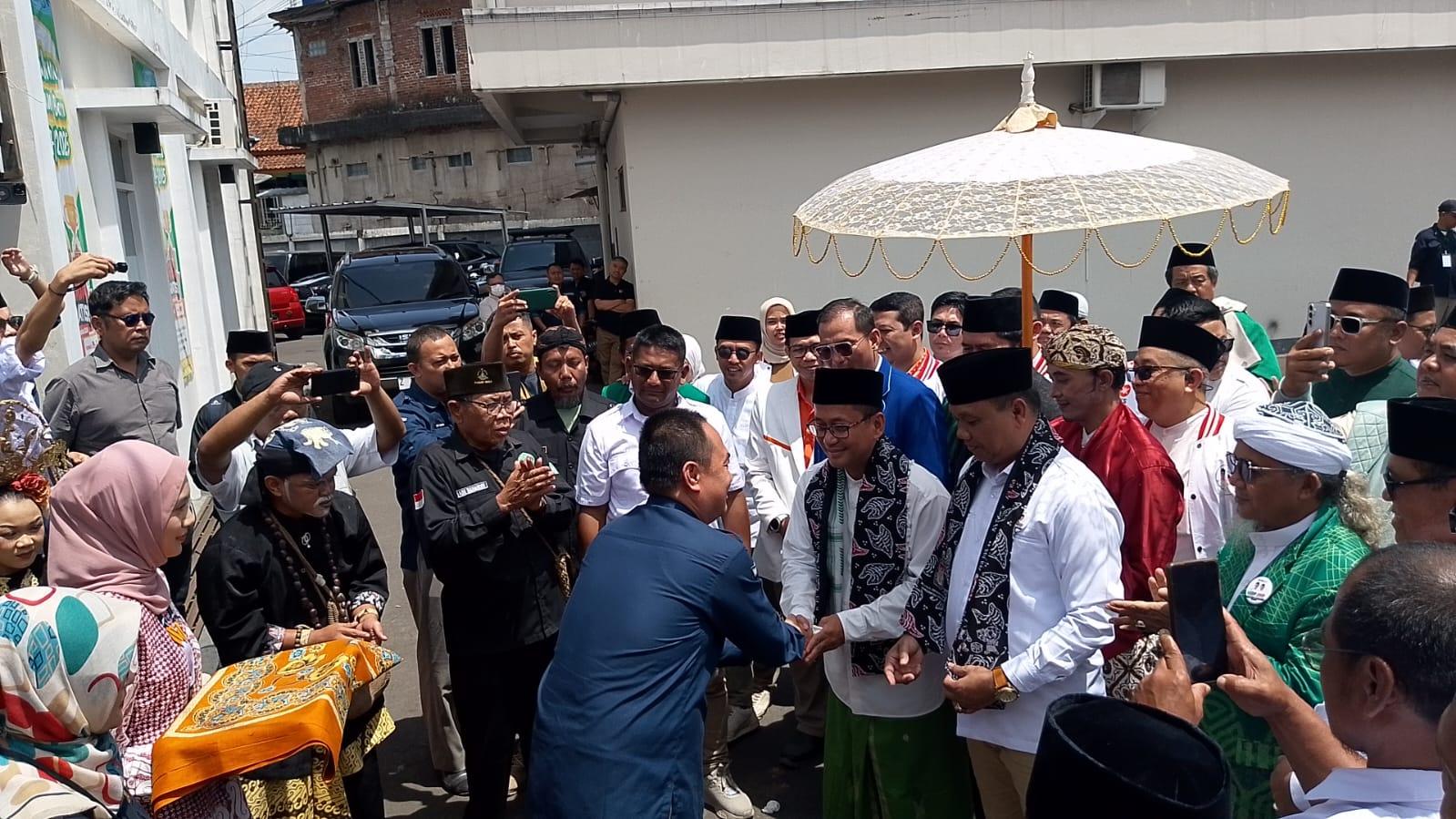 Pasangan-calon-Bupati-dan-Wakil-Bupati-Kabupaten-Tasikmalaya-Cecep-Nurul-Asep-Sopari.jpg