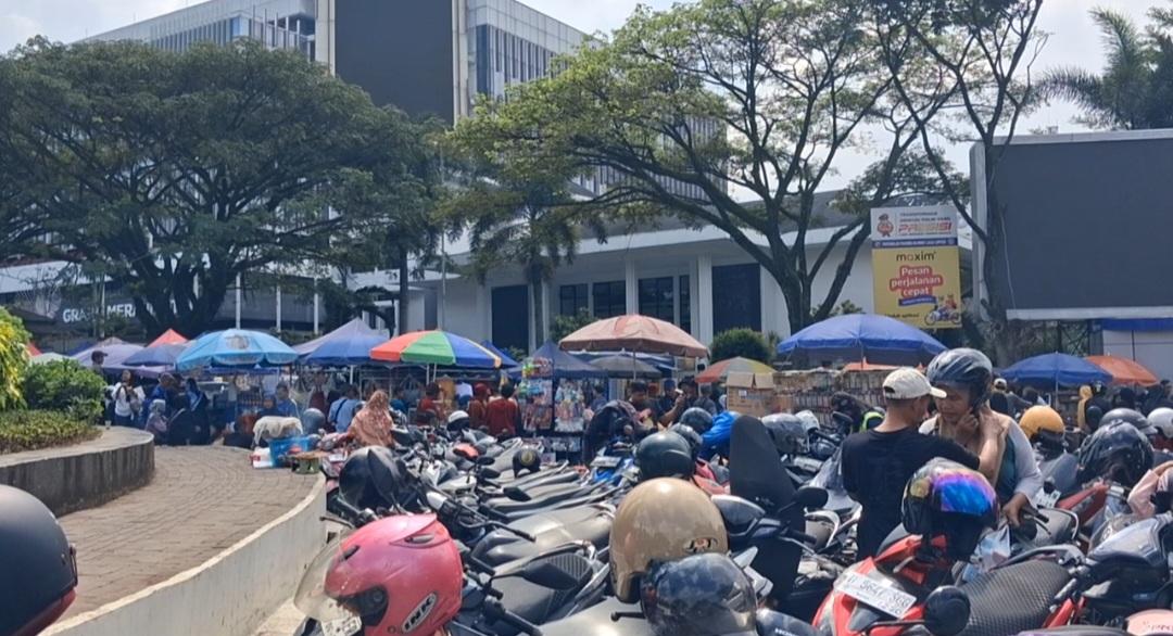 Pasar-tumpah-di-kawasan-Gasibu-dekat-Pengadilan-T.jpg