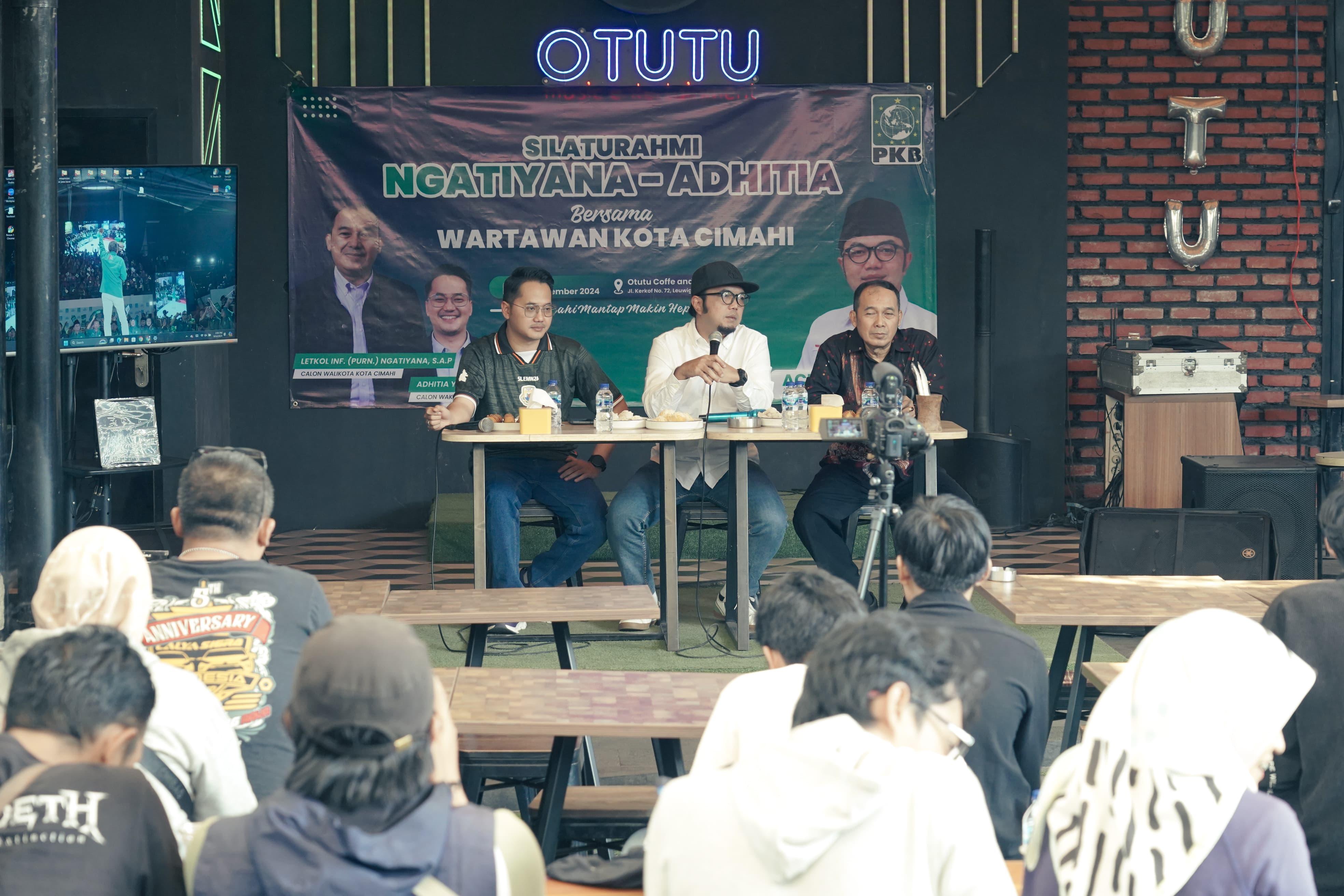 Paslon-Ngatiyana-Adhitia-Gelar-Diskusi-Visi-Misi-Cimahi-Mantap-Bareng-Wartawan.jpg