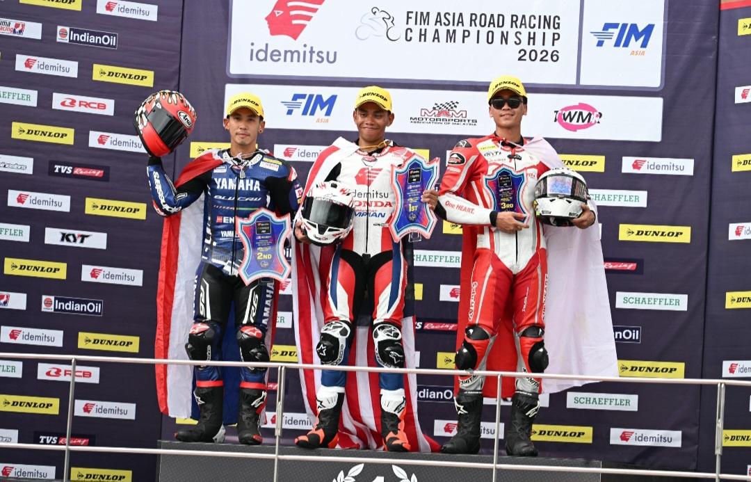 Pebalap-Astra-Honda-di-atas-podium-ajang-ARRC-Sepang-2026.jpg
