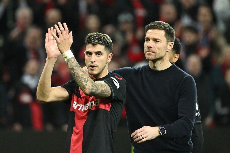Pelatih-Bayer-Levekusen-Xabi-Alonso-kanan-merayakan-kelolosan-timnya.jpg