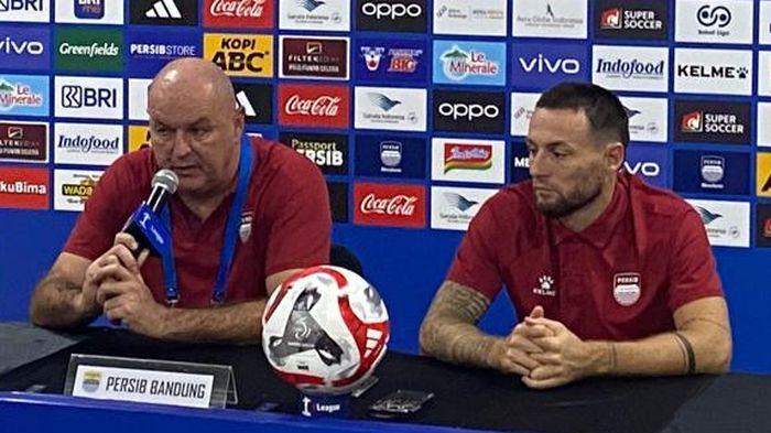 Pelatih-Persib-Bandung-Bojan-Hodak-dan-Marc-Klok-saat-konferensi-pers.jpg