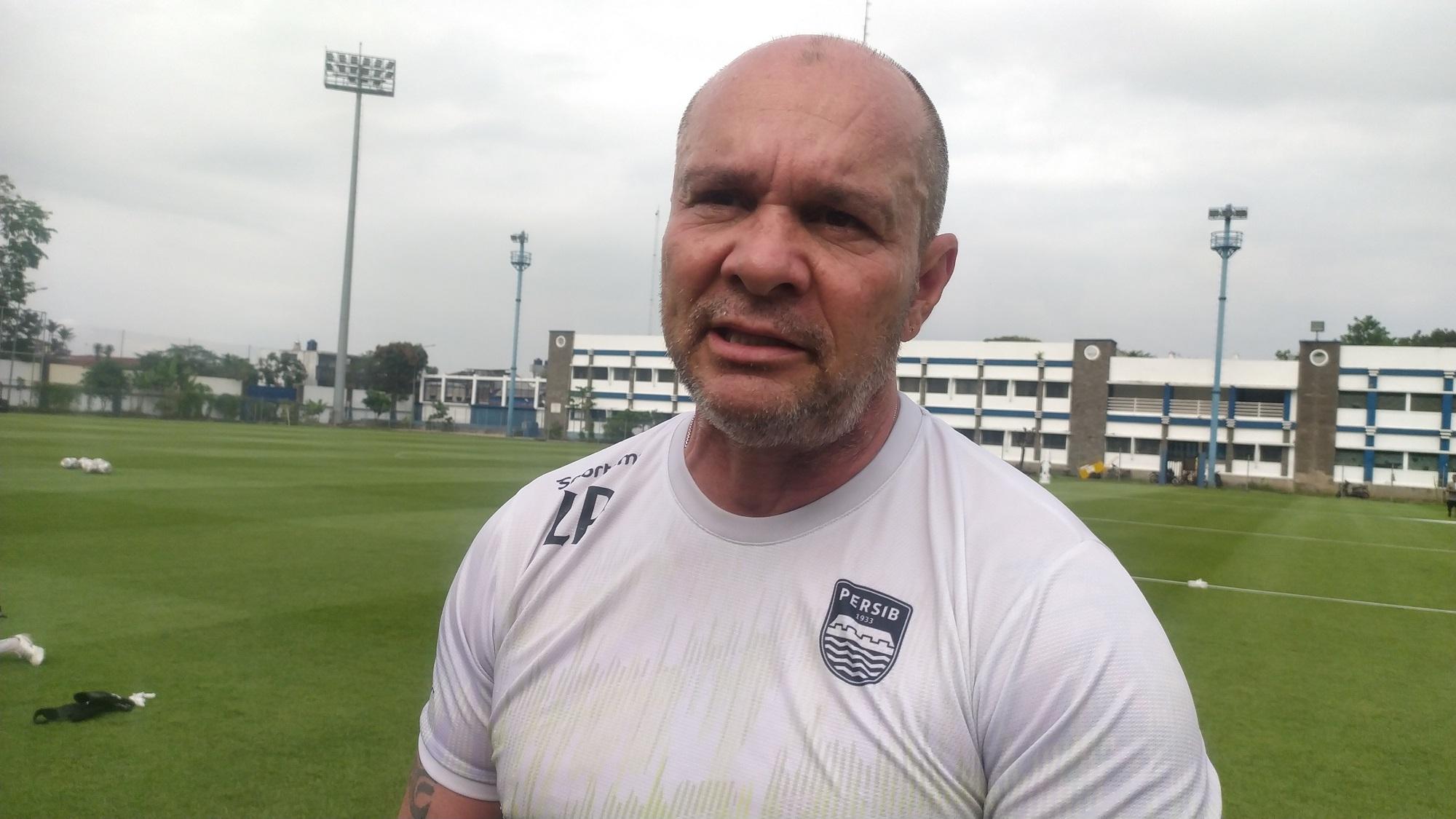Pelatih-kiper-Persib-Luizinho-Passos.jpg