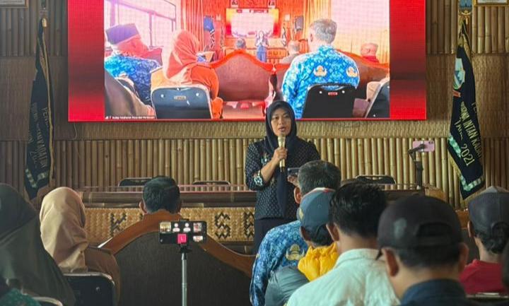 Pelatihan-puluhan-perajin-bambu-di-Garut.jpg