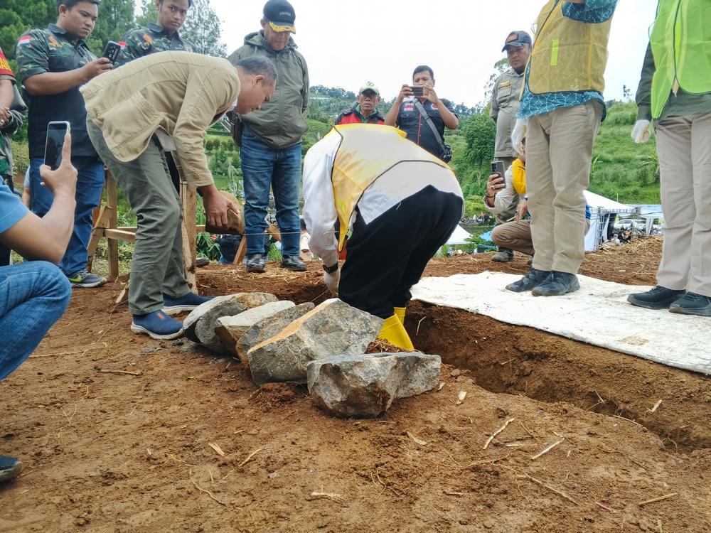Peletakan-pertama.jpg