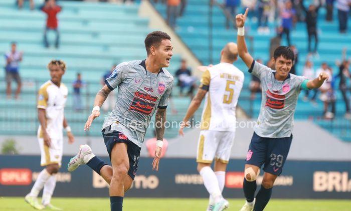 Pemain-PSIS-Semarang-Gali-Freitas-merayakan-gol.jpg