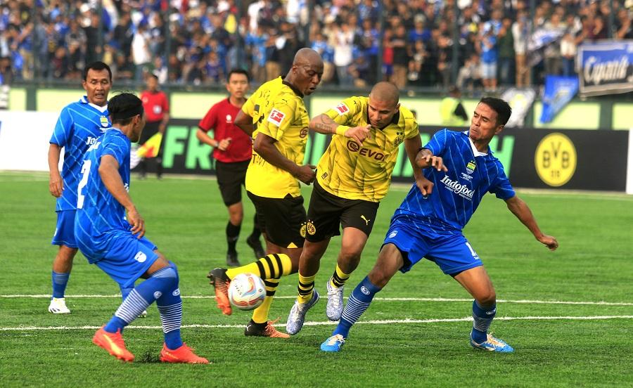 Main Lagi setelah Pensiun, eks Kiper Persib Bandung I Made Wirawan Bahagia Meski Dijebol 4 Kali