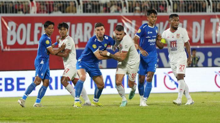Pemain-Persib-Bandung-dan-Malut-United-terlibat-saling-dorong.jpg