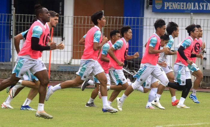 Pemain-Persib-Bandung-menjalani-latihan-di-Stadion-Sidolig-Bandung-Sabtu-2012024.jpg