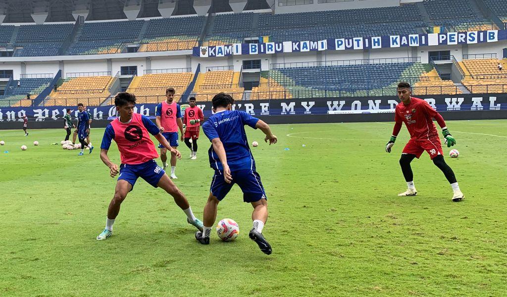 Pemain-Persib-Bandung-menjalani-sesi-latihan-1111.jpg
