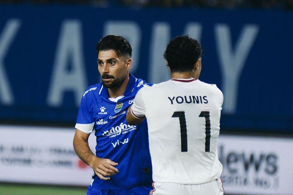 Pemain-belakang-PERSIB-Frans-Putros-ds.jpg