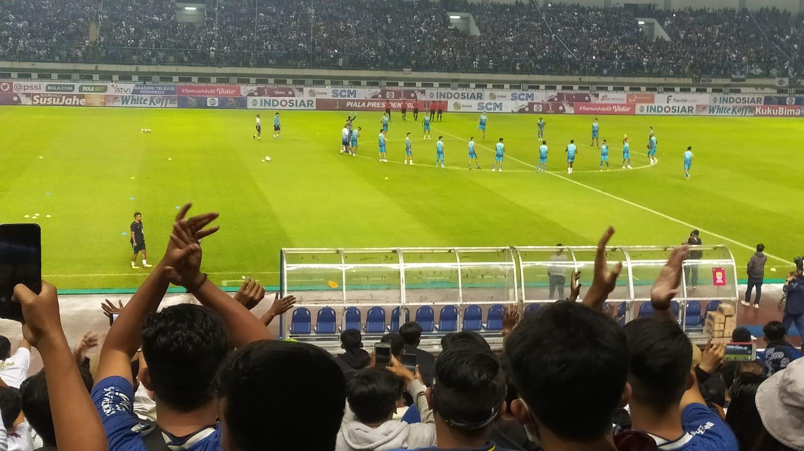 Pemanasan-Persib-Bandung-vs-Bali-U.jpg