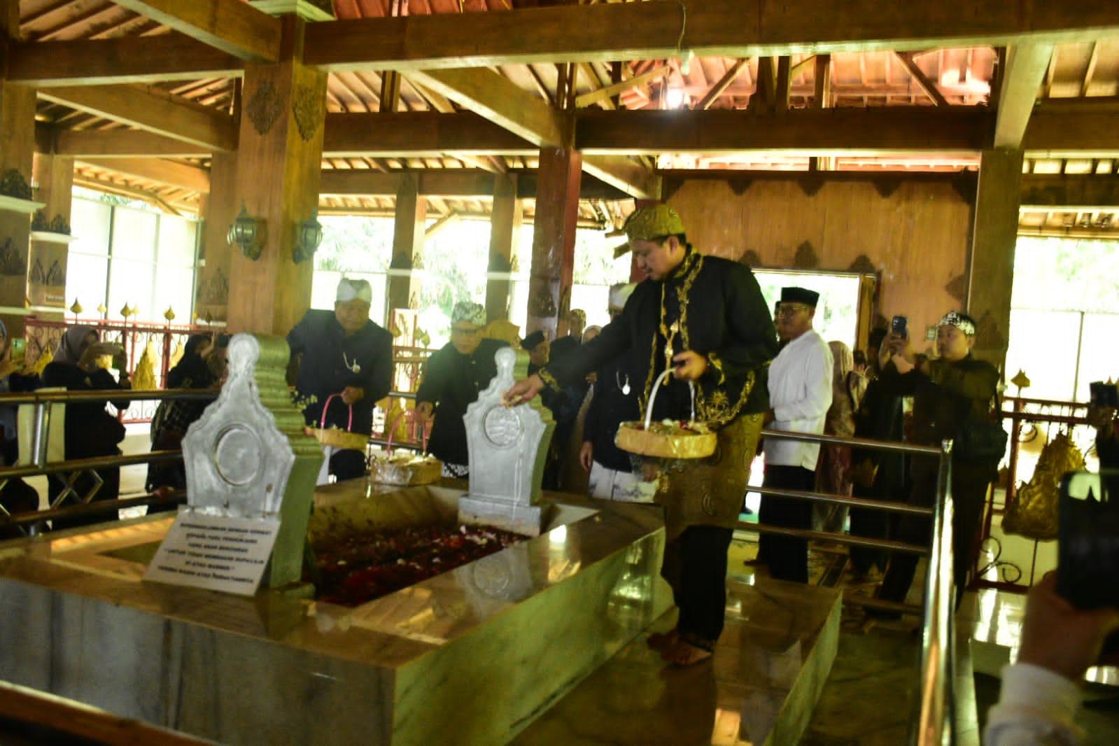 HJS ke-448, Bupati Dony Ziarah ke Makam Raja Sumedang Larang