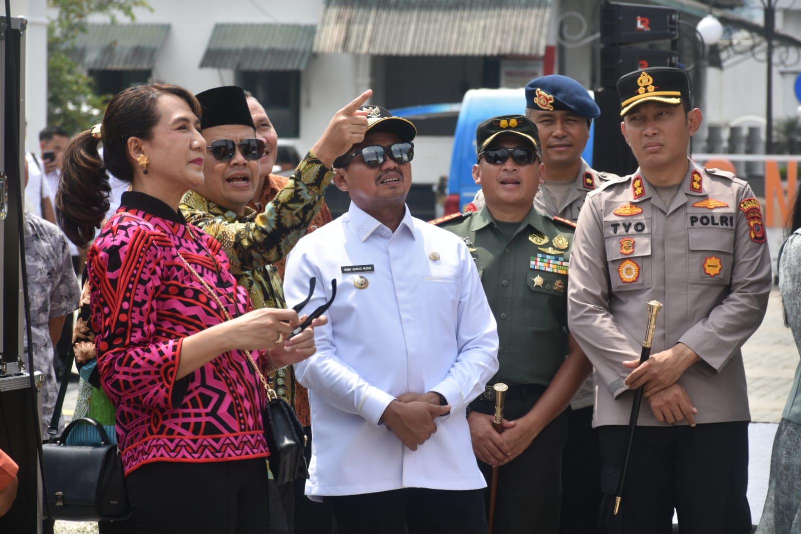 Pemerintah-Kabupaten-Sumedang-resmi-mengoperasikan-Smart-Pole.jpg