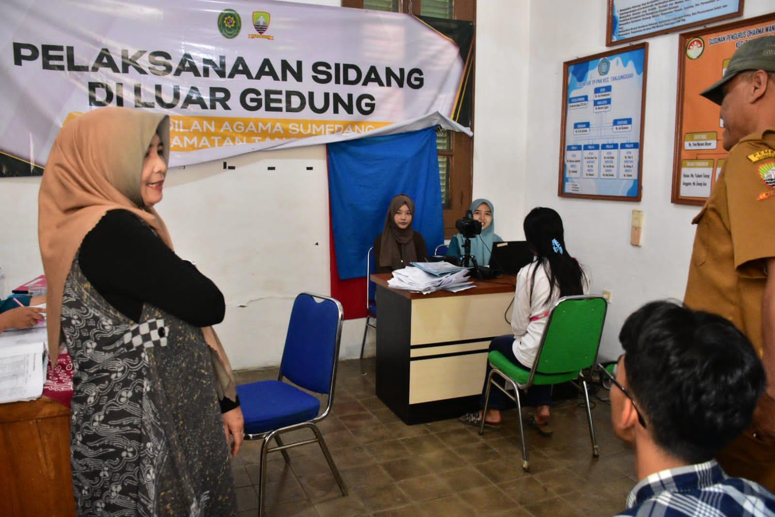 Pemerintah-kabupaten-Sumedang-membuka-layanan-publik-terpadu-dalam-rangka-HJS.jpg