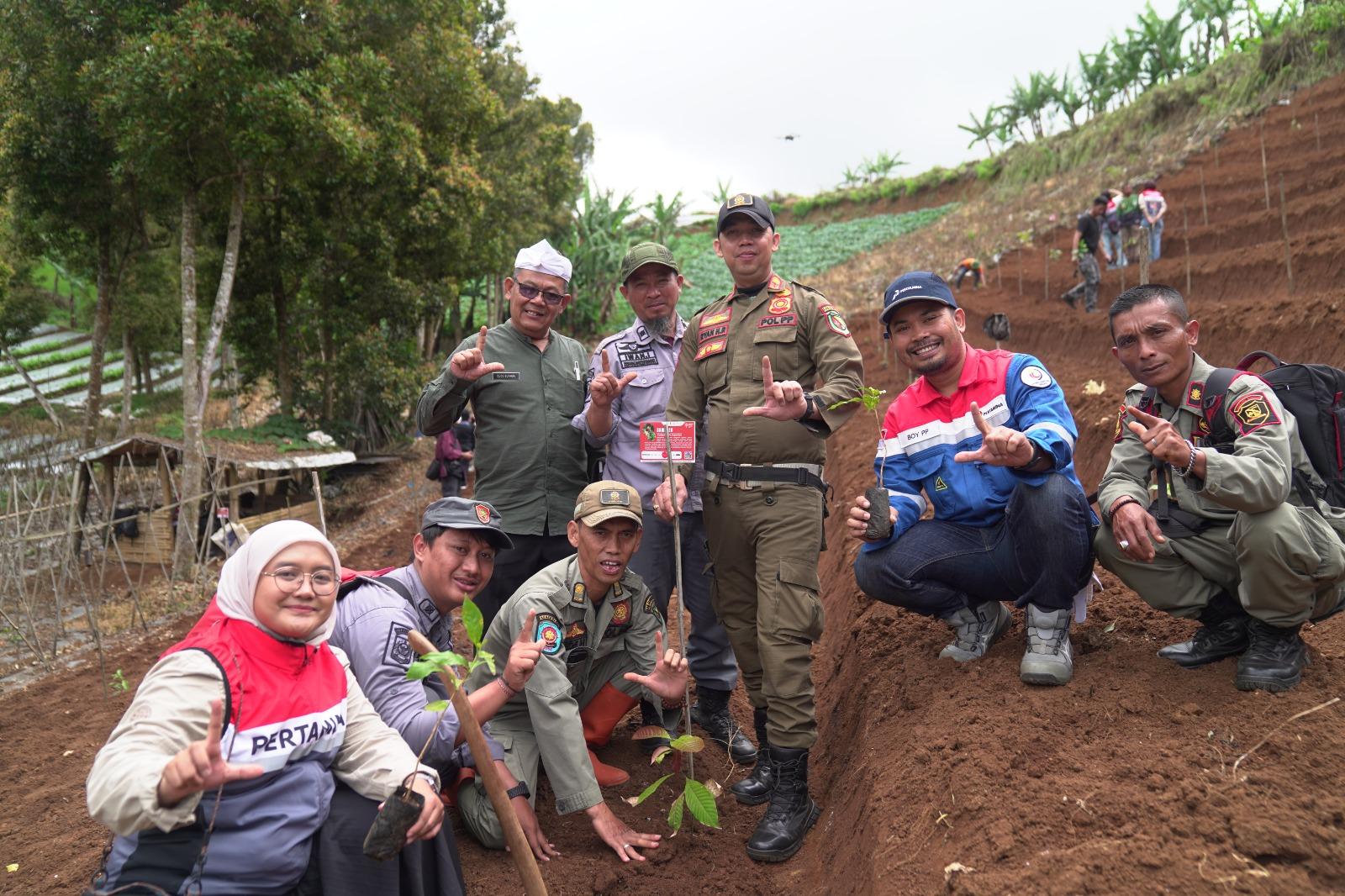 Penanaman-pohon-di-Cimenyan-Kabupaten-Bandung.jpg