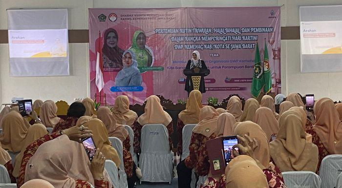 Penasihat-Dharma-Wanita-Persatuan-DWP-Kemenag-RI-Helmi-Nasaruddin-Umar.jpg