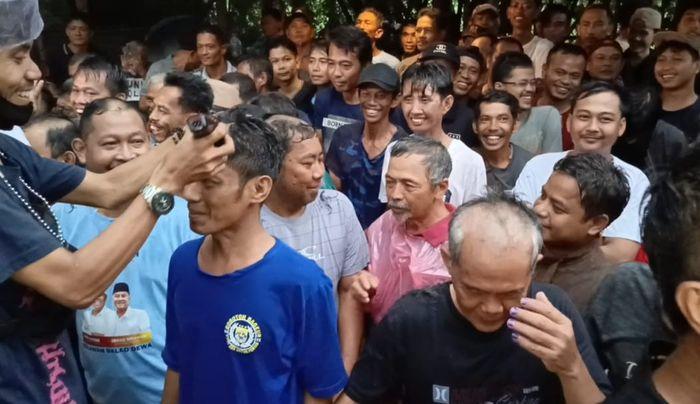 Pendukung-Dedi-Mulyadi-di-Lembur-Pakuan-Subang.jpg