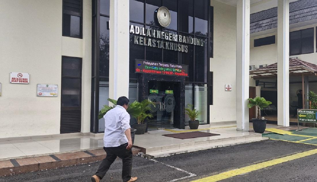 Pengadilan-Negeri-Bandung-Jalan-LLRE-Martadinata-Kota-Bandung.jpg