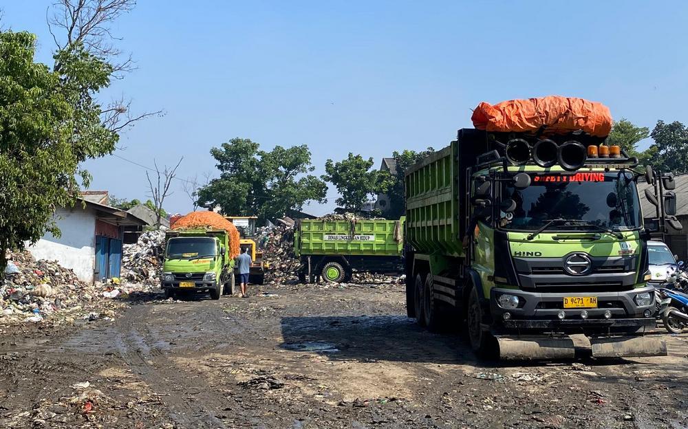 Pengangkutan-sampah-di-TPS-Ciwastra-Kota-Bandung-29-Mei-2026.jpg