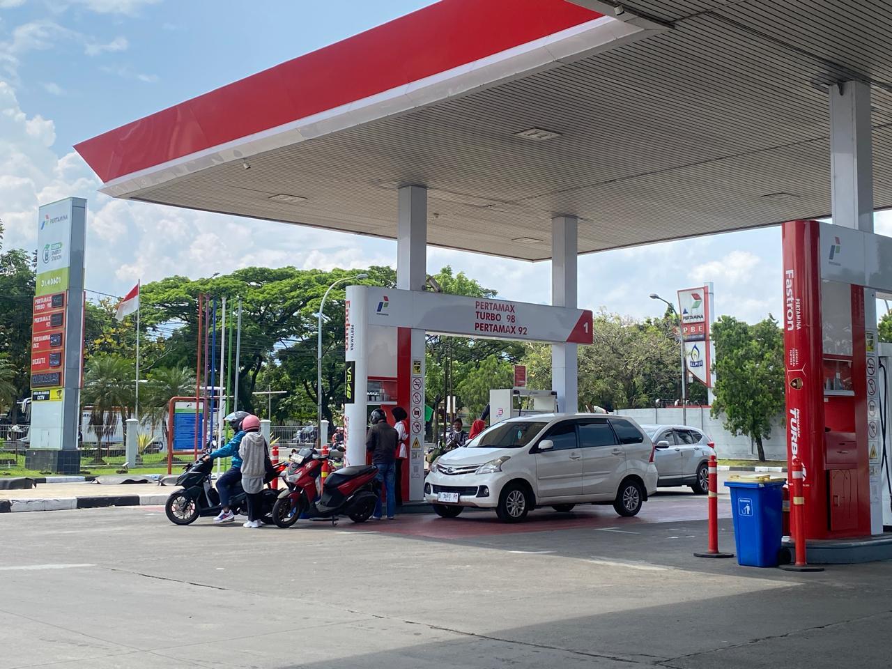 Pengisian-BBM-di-SPBU-3140201-Jalan-Ibrahim-Adji.jpg