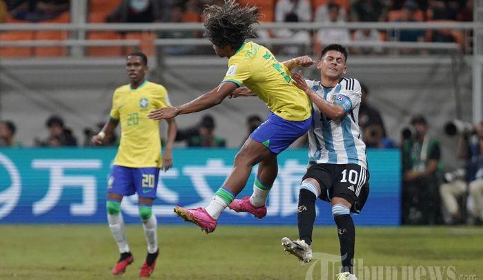 Penyerang-Argentina-Claudio-Echeverri-kanan.jpg