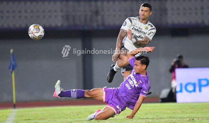 Penyerang-Persib-Bandung-Ciro-Alves-putih-saat-Persita-Tangerang.jpg