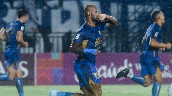 Penyerang-Persib-Bandung-David-da-SIlva-merayakan-gol-ke-gawang-Zhejiang.jpg