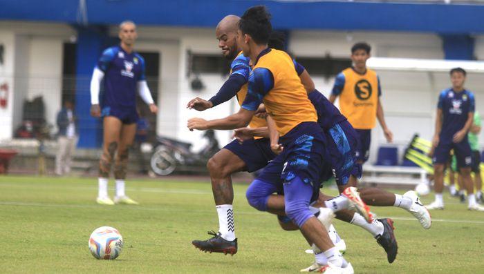Setelah Tak Disalip PSIS, Persib Bandung Juga Lepas dari Tekanan Madura United, Tapi Ada Kabar Buruk