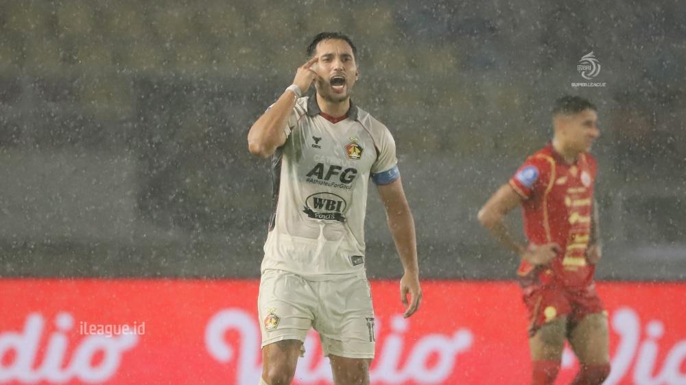 Laga Emosional di GBLA! Reuni Ezra Walian hingga Nasib 3 Pemain Pinjaman Persib di Persik