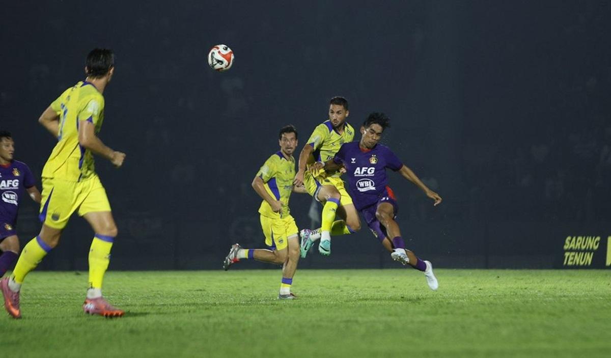 PersiB-Bandung-masih-bermain-imbang-tanpa-gol-dengan-Persik-Kediri.jpg