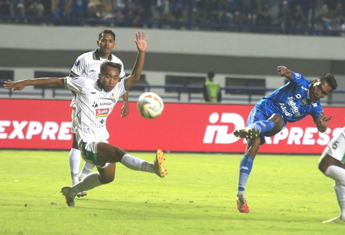 Beda Alasan Kepindahan Frets Butuan dan I Putu Gede dari Persib Bandung