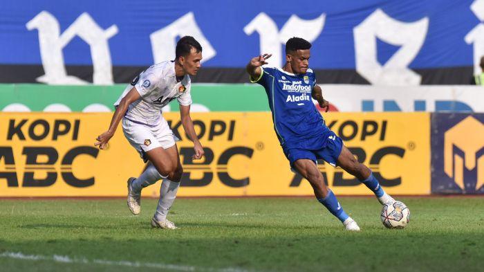 Kabar Transfer Persib Bandung: Ricky Kambuaya Diisukan Hengkang ke PSM, Teddy Angkat Bicara