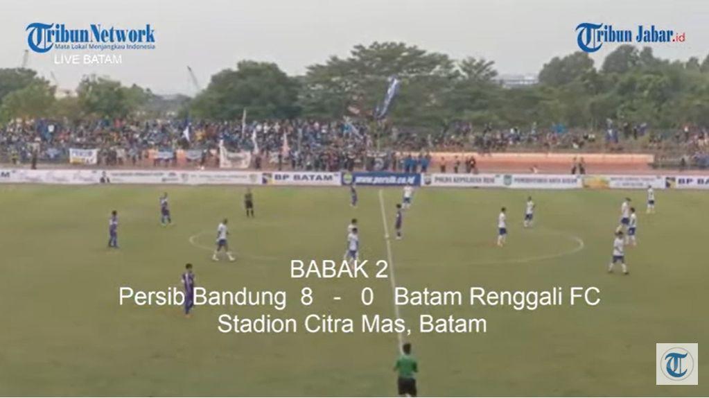 Persib-Bandung-Vs-Batam-Renggali_2.jpg