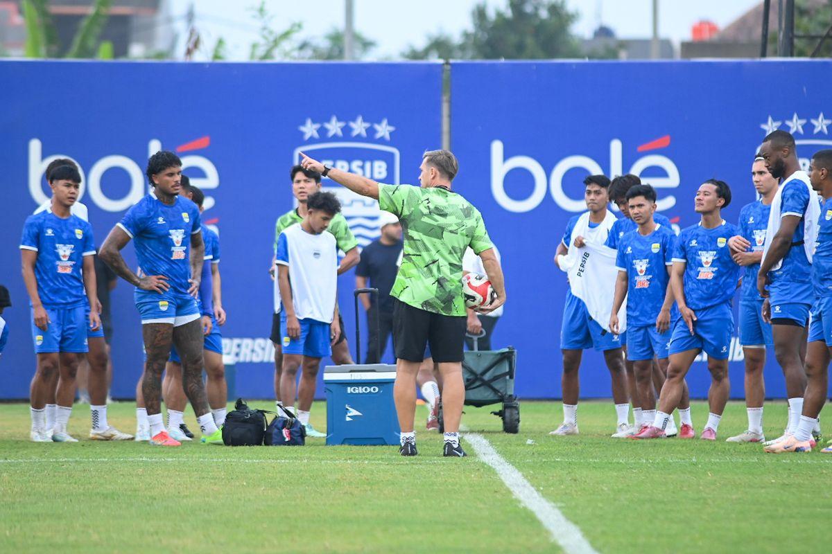 Lucho Sambut Skuad Baru Persib, Julio Cesar Mulai Berlatih dan Tim Fokus Menatap Pramusim 2026 - Tribunjabar.id