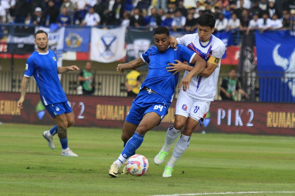 Persib-Bandung-menghadapi-Port-FC.jpg