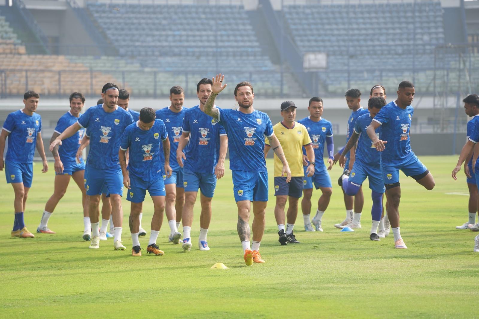 Persib-Bandung-menjalani-latihan-di-Stadion-GBLA-Bandung-225.jpg