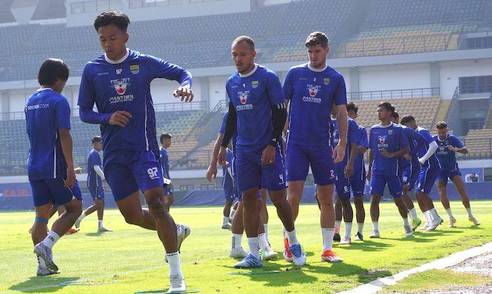 Persib-Latihan-di-GBLA-09887.jpg