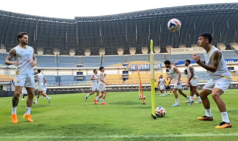 Persib-latihan-di-Stadion-GBLA-Kota-Bandung-Selasa-1952026.jpg