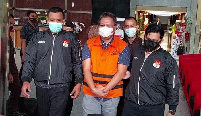 Perwira-Polri-AKBP-Bambang-Kayun-digelandang-petugas-KPK.jpg