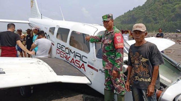 Pesawat-PKPBC-mendarat-darurat-di-pesisir-pantai-Cemara-Sewu.jpg