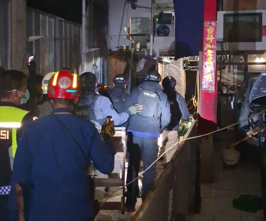 Petugas Gabungan Gagalkan Niat Ayah yang Diduga Sekap Anak dan Mau Bakar Rumah di Sukawarna