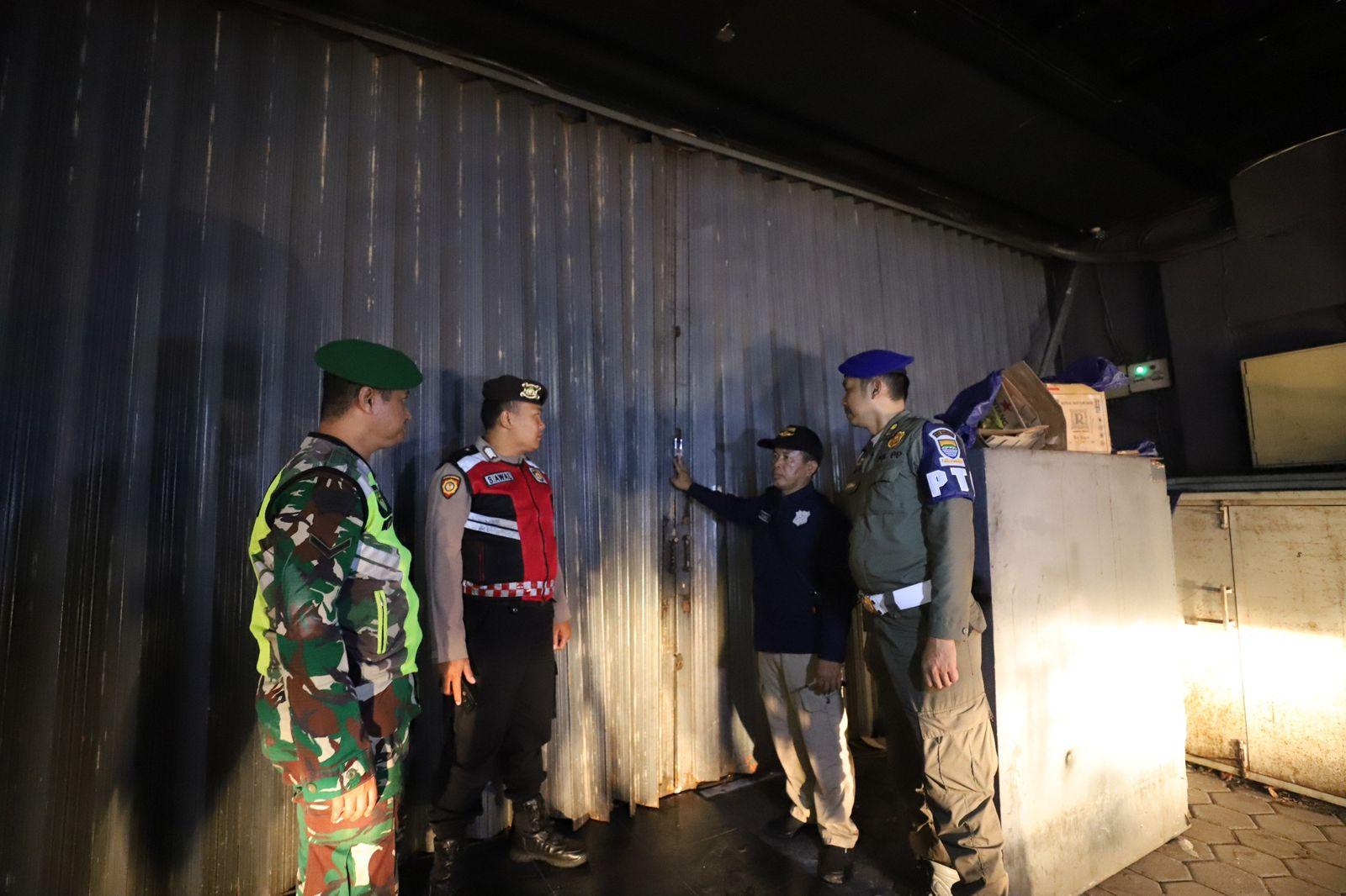 Petugas-Satpol-Kota-Bandung-dan-TNIPolri-saat.jpg